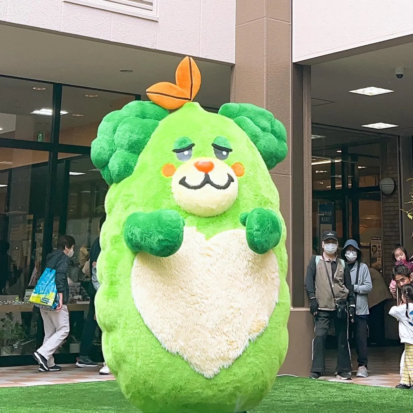 トナリエ南千里で「ガデもん」のバルーンアート登場!