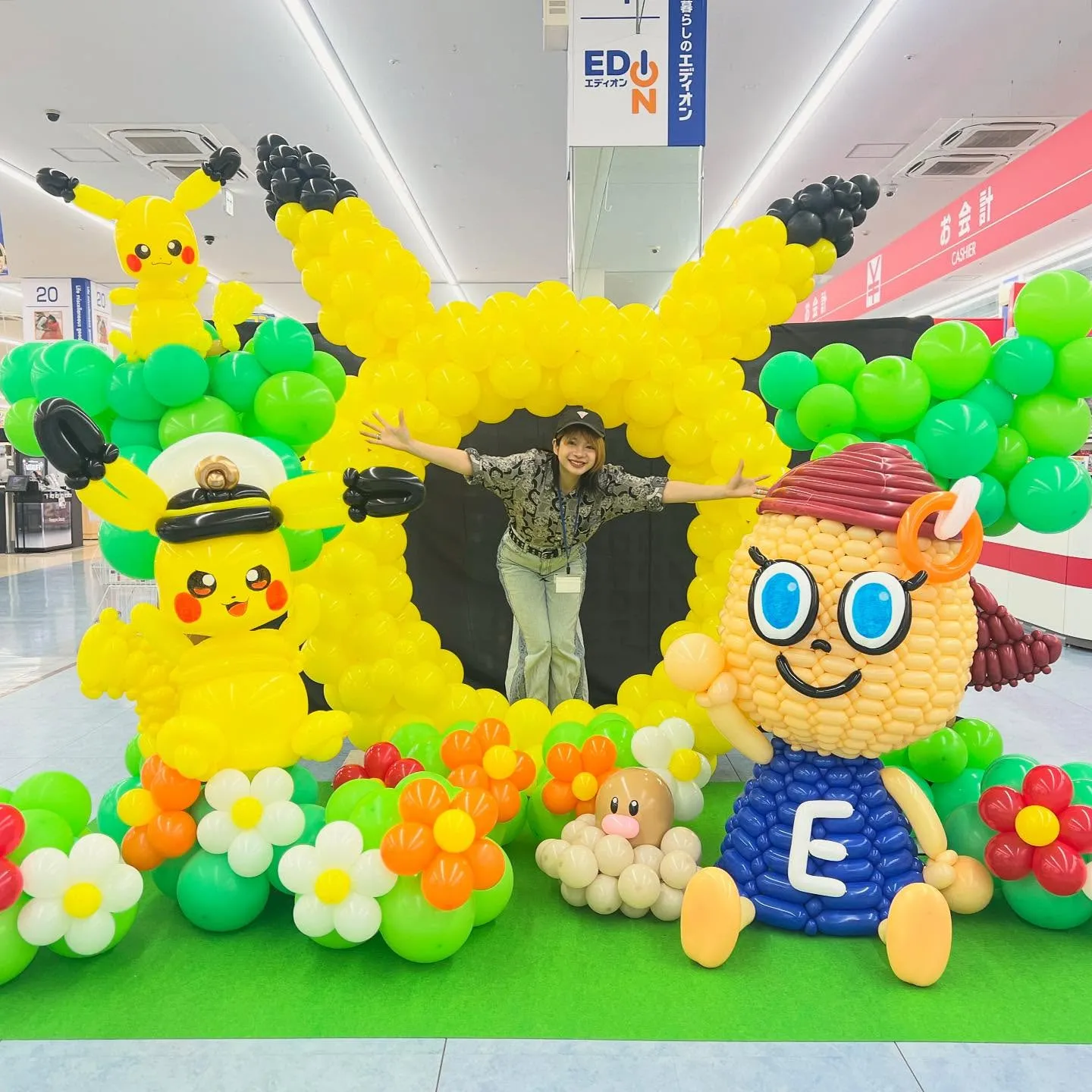 エディオン豊中店にバルーンイイナちゃん登場！