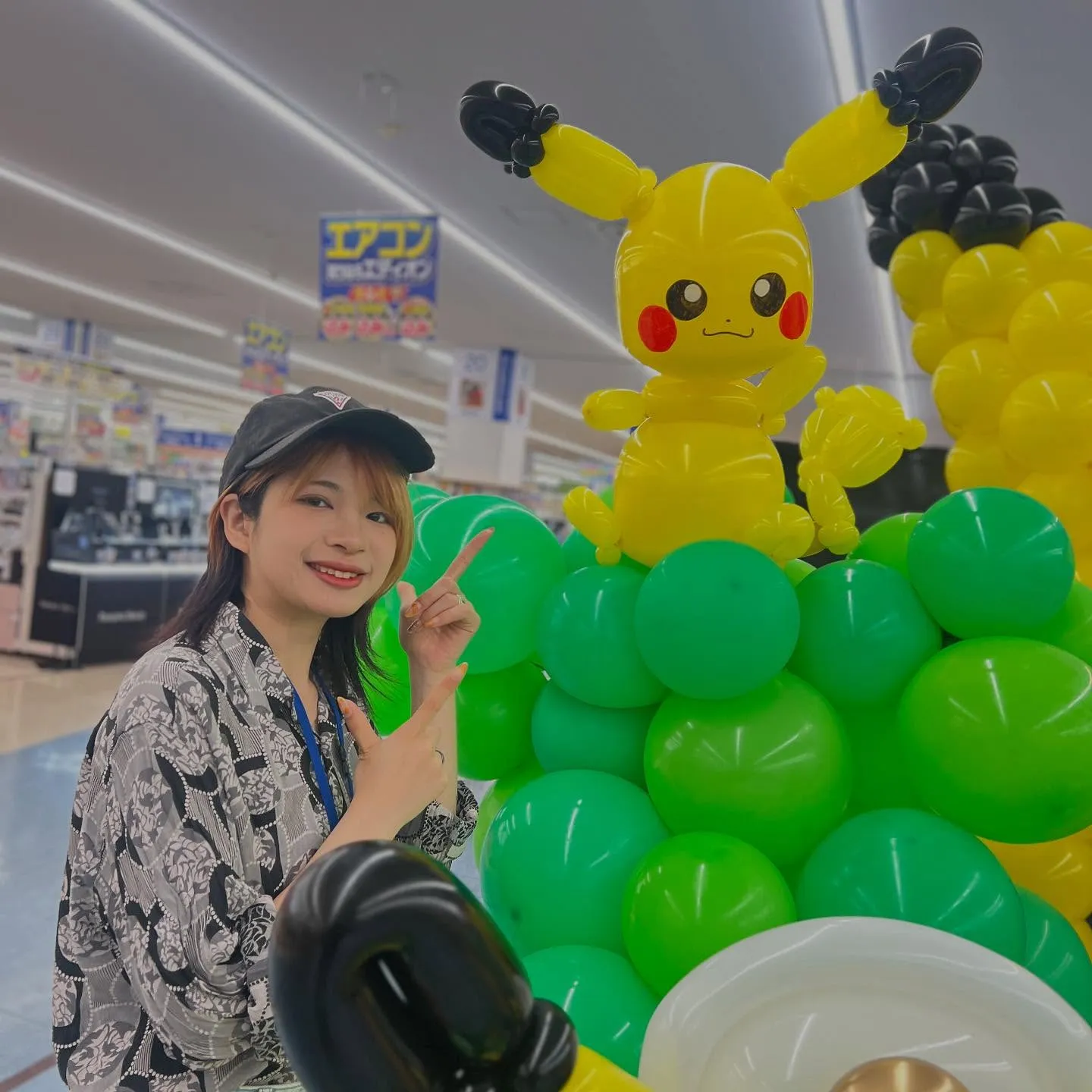 エディオン豊中店にバルーンイイナちゃん登場！