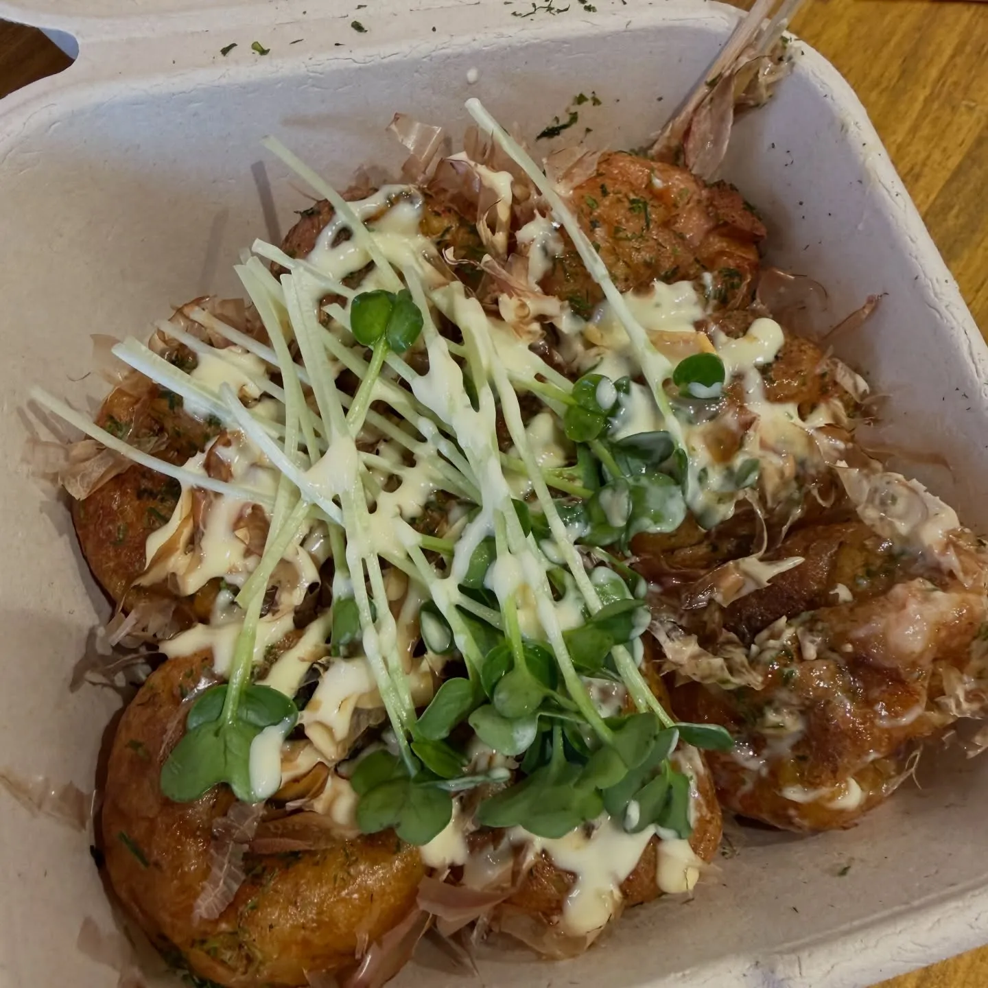 【西宮】たこ焼き界に革命！？ピンクのたこ焼き🩷ピンタコナポレ...